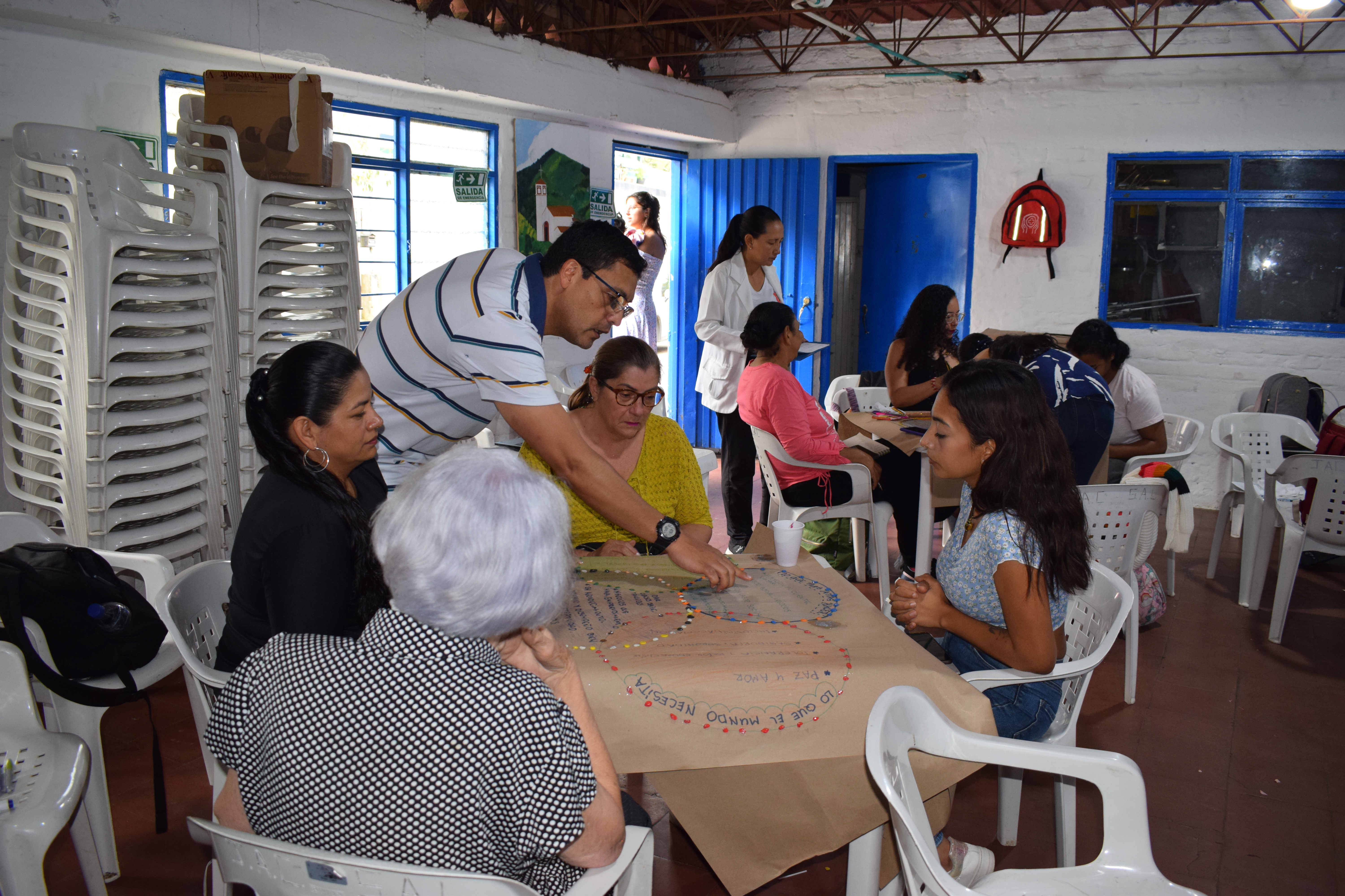 Cali profesor tadeísta en taller de educación financiera en Cali