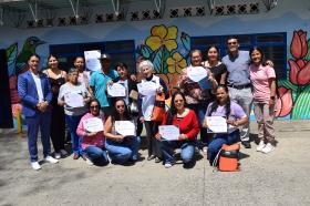 Cali Grupo de mujeres acompañadas de tadeístas en Cali