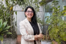 Lorena Vásquez, directora del Área Académica de Ciencias Políticas y Relaciones Internaiconales Retato de la profesora Lorena Vásquez